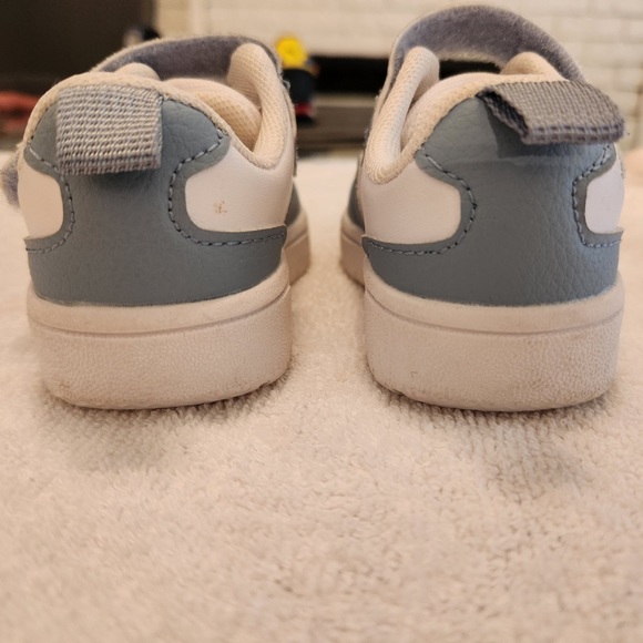 H&M blue and white trainers. Size 4-5. - Picture 4 of 6